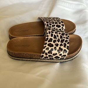 Excellent condition eu size 38 which is a US 7.( more like a 7.5)